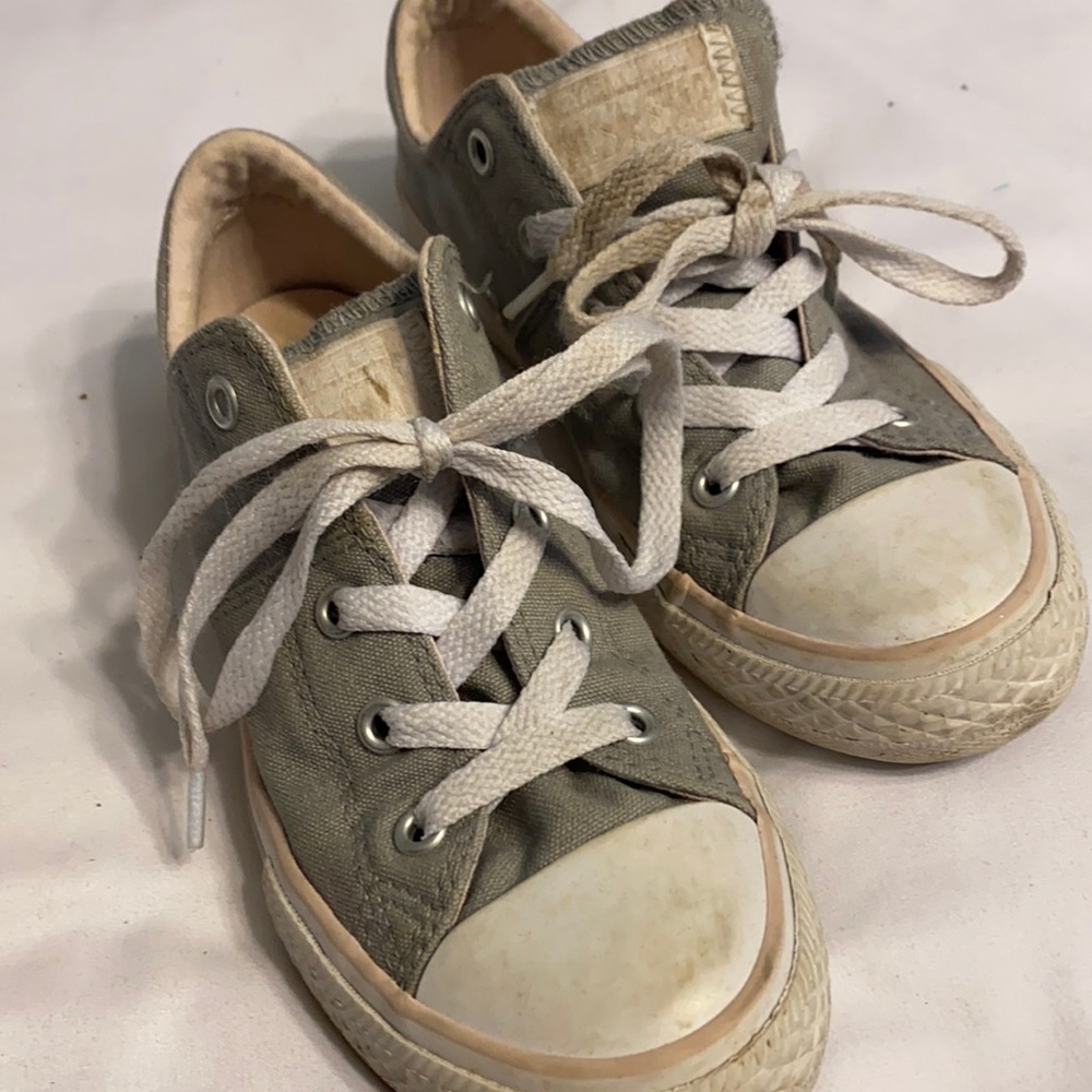 Girls gray and white converse